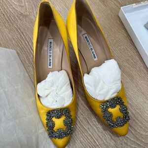 Manolo Blahnik Hangisi Yellow